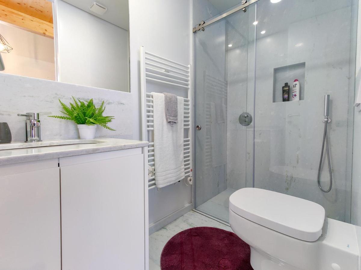 Coutinho Apartment - Modern Ap In The City Centre With Balcony Viana do Castelo Exteriör bild